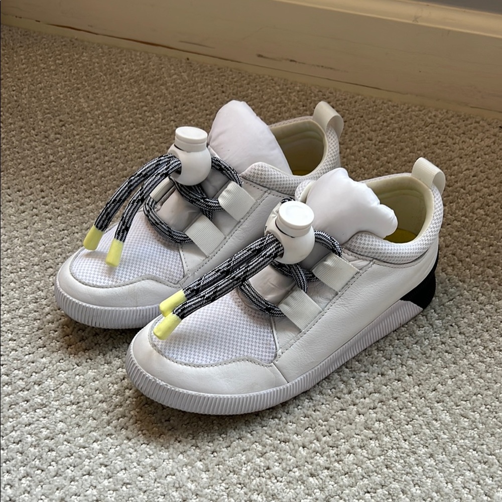 SOREL Women's Sneaker Size 8.5 White Out N About Plus